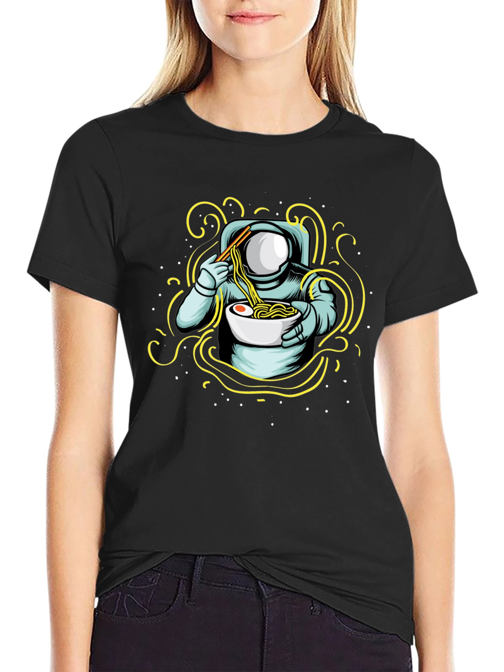 Camiseta Negra Astronauta Comiendo Ramen