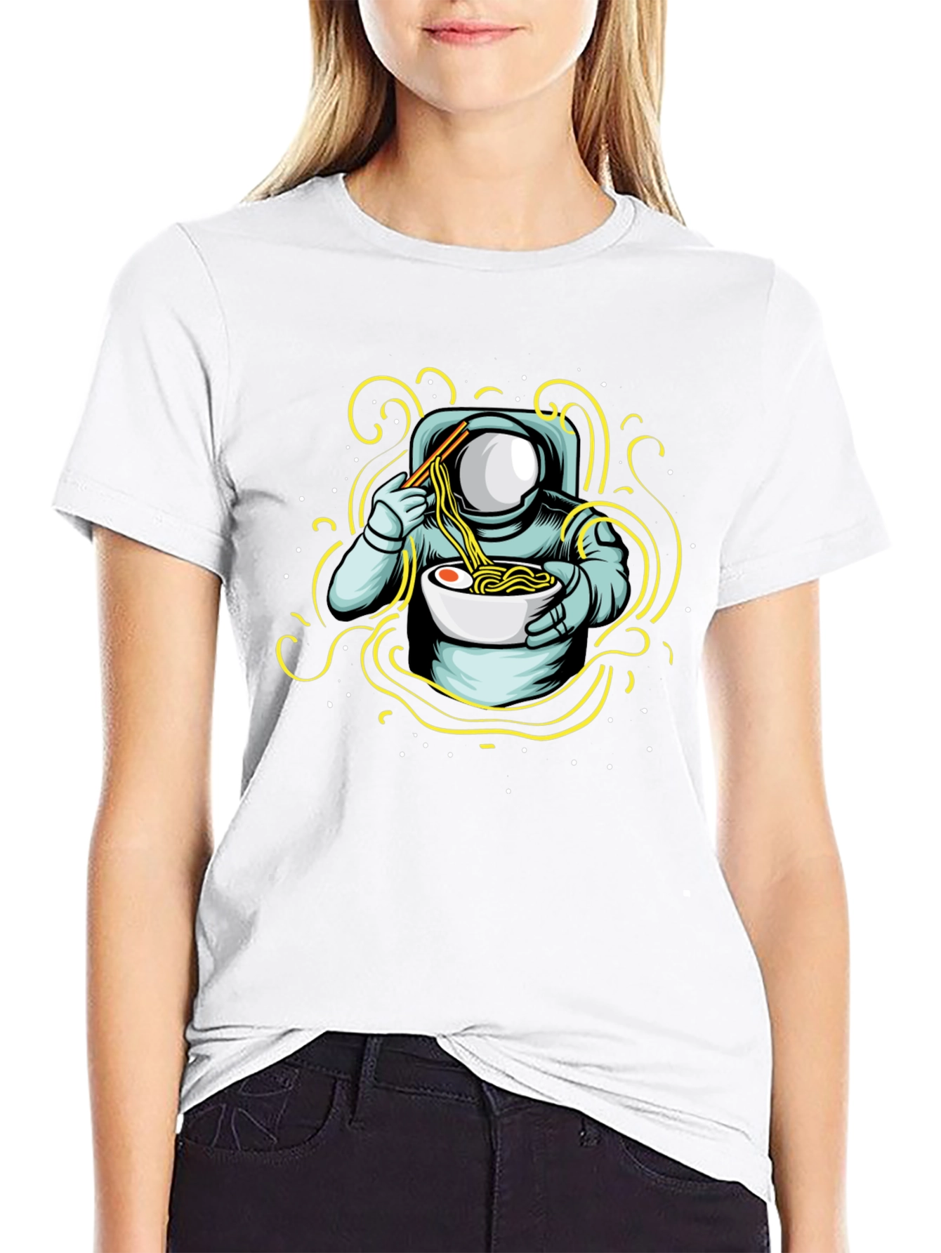 Camiseta Negra Astronauta Comiendo Ramen