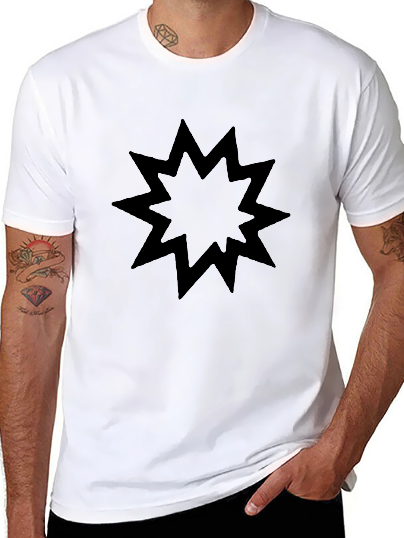 Camiseta Negra con Diseño Abstracto Estrellado