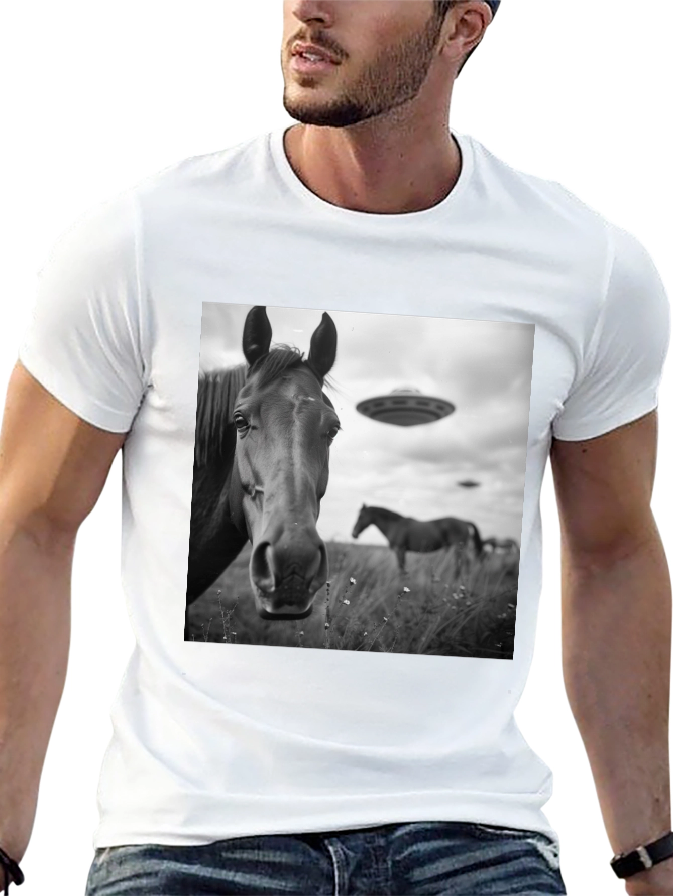 Camiseta Negra con Diseño de Caballos y OVNIS