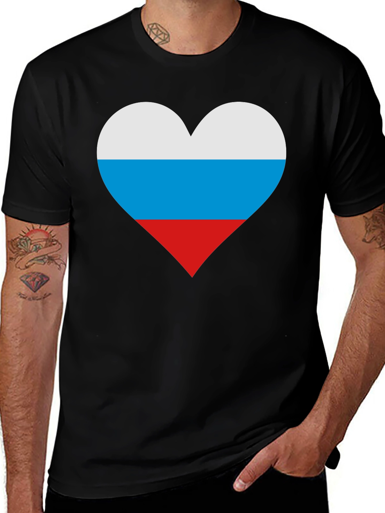 Camiseta Negra con Corazón Bandera Rusa