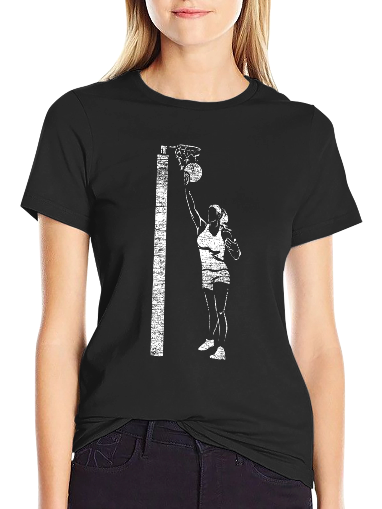 Camiseta Negra con Diseño de Jugadora de Baloncesto