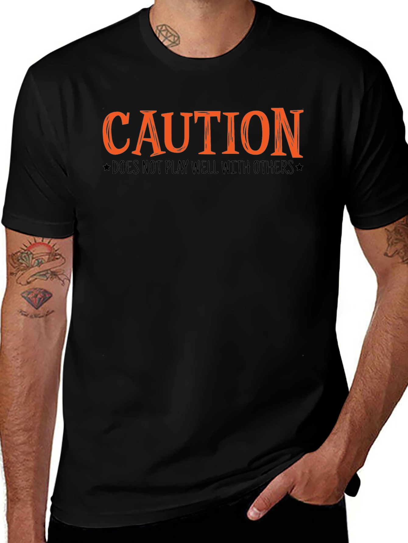 Camiseta Negra con Diseño Caution Naranja
