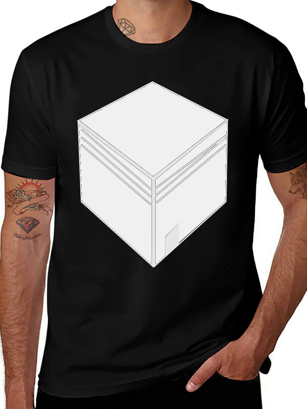 Camiseta Negra con Diseño de Cubo Abstracto