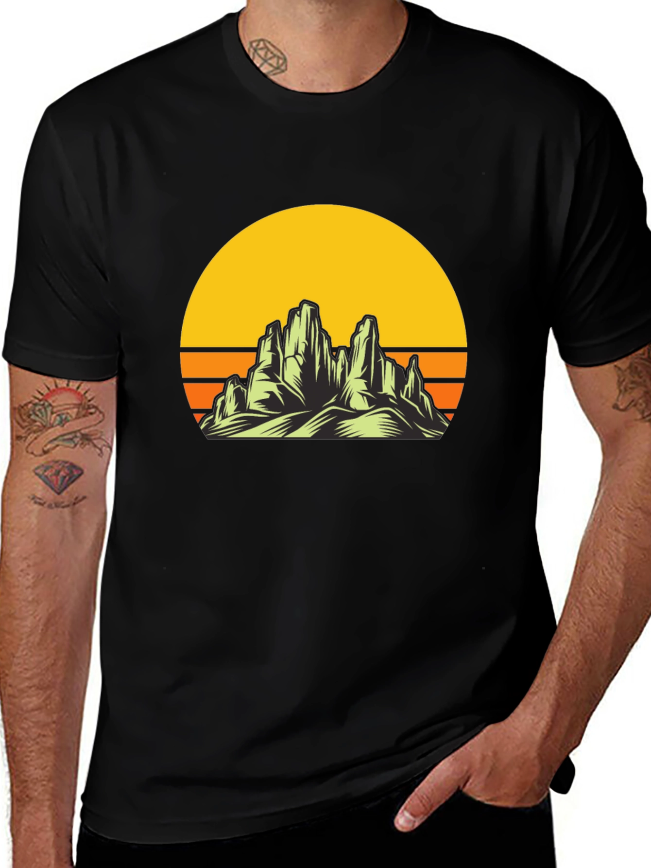 Camiseta Negra con Diseño de Montañas y Sol Retro