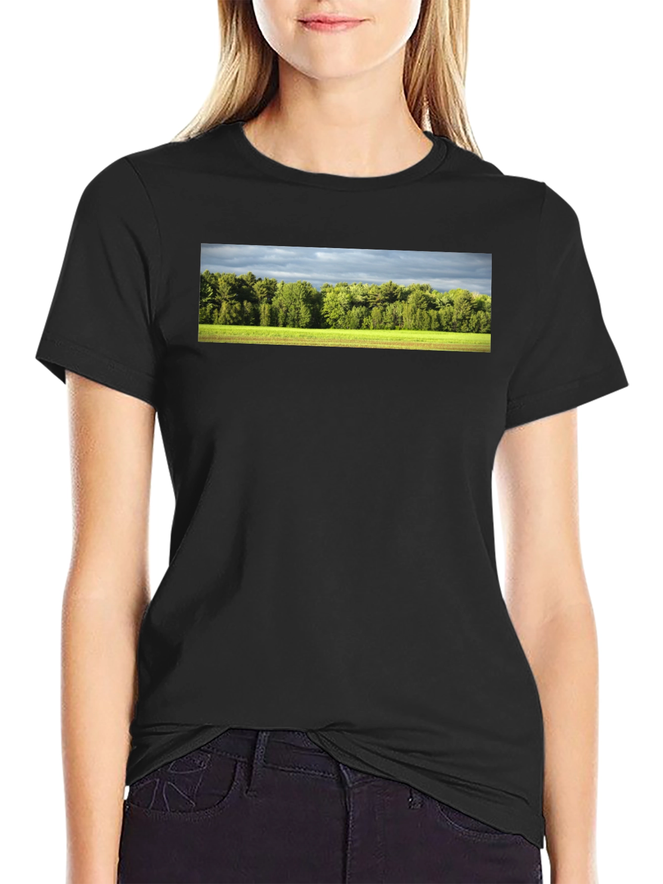 Camiseta Negra con Diseño de Paisaje