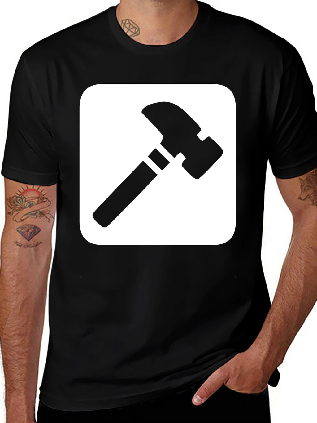 Camiseta Negra con Diseño de Martillo