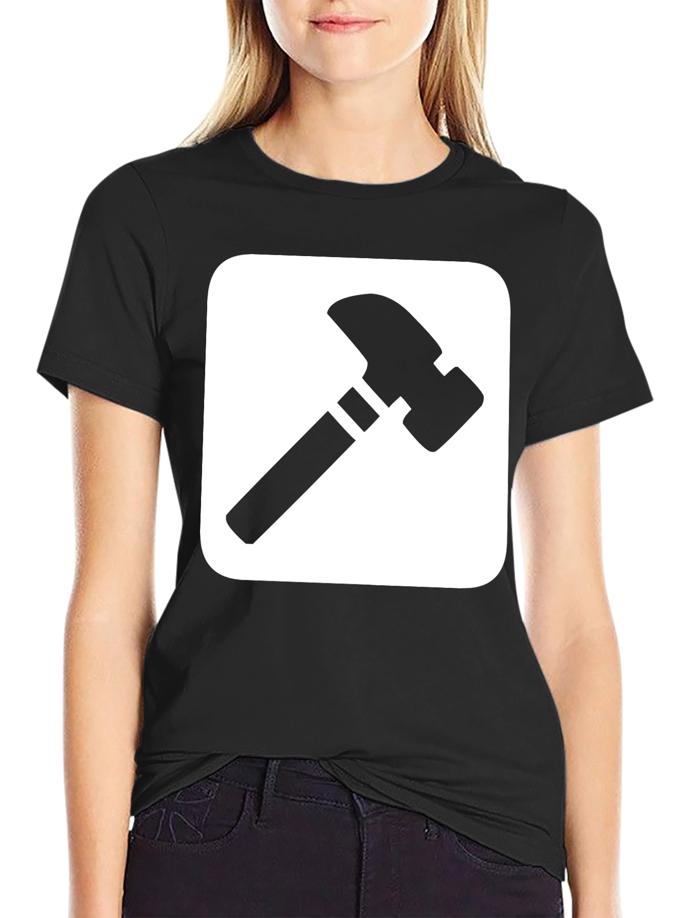 Camiseta Negra con Diseño de Martillo