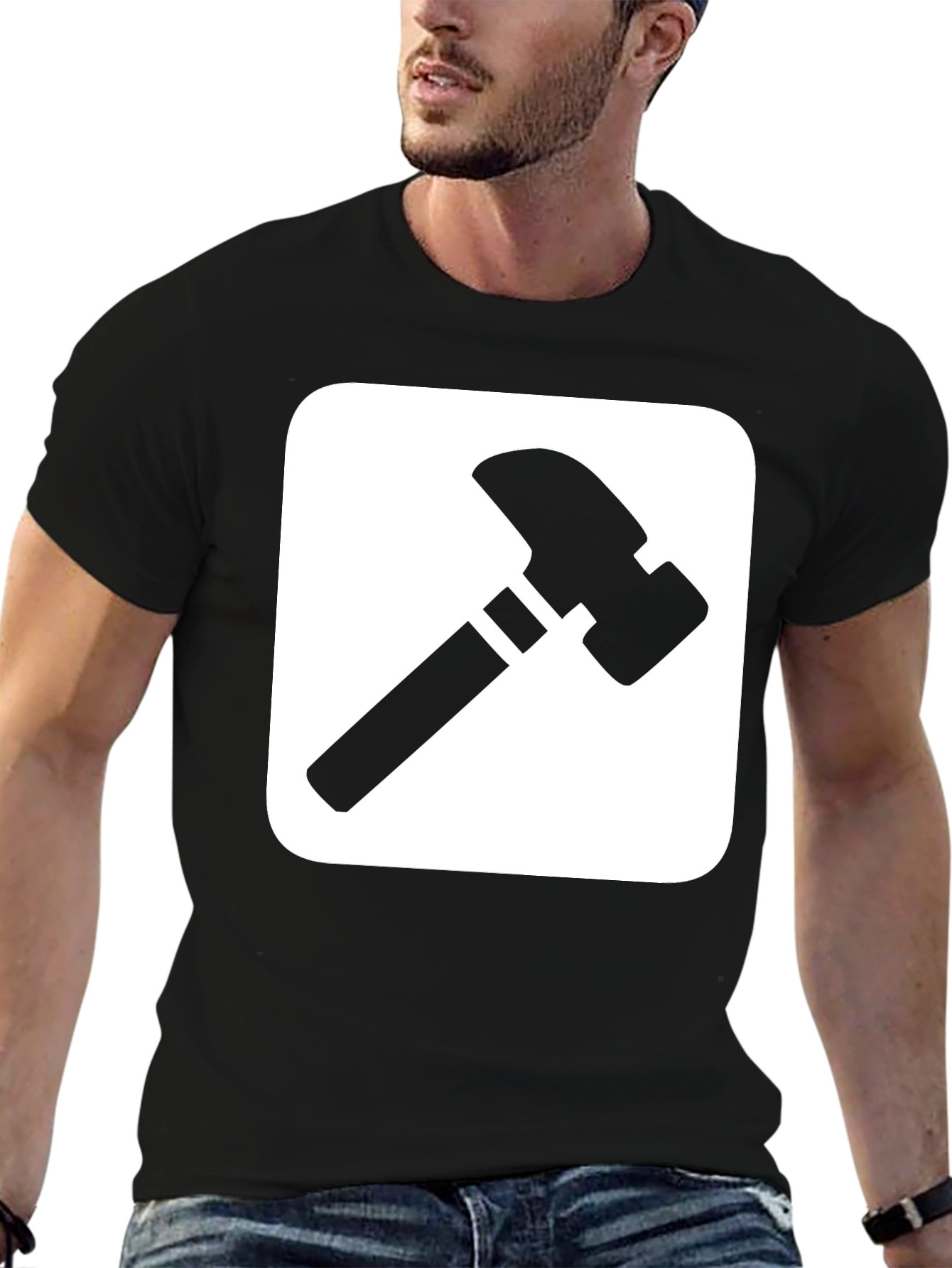 Camiseta Negra con Diseño de Martillo
