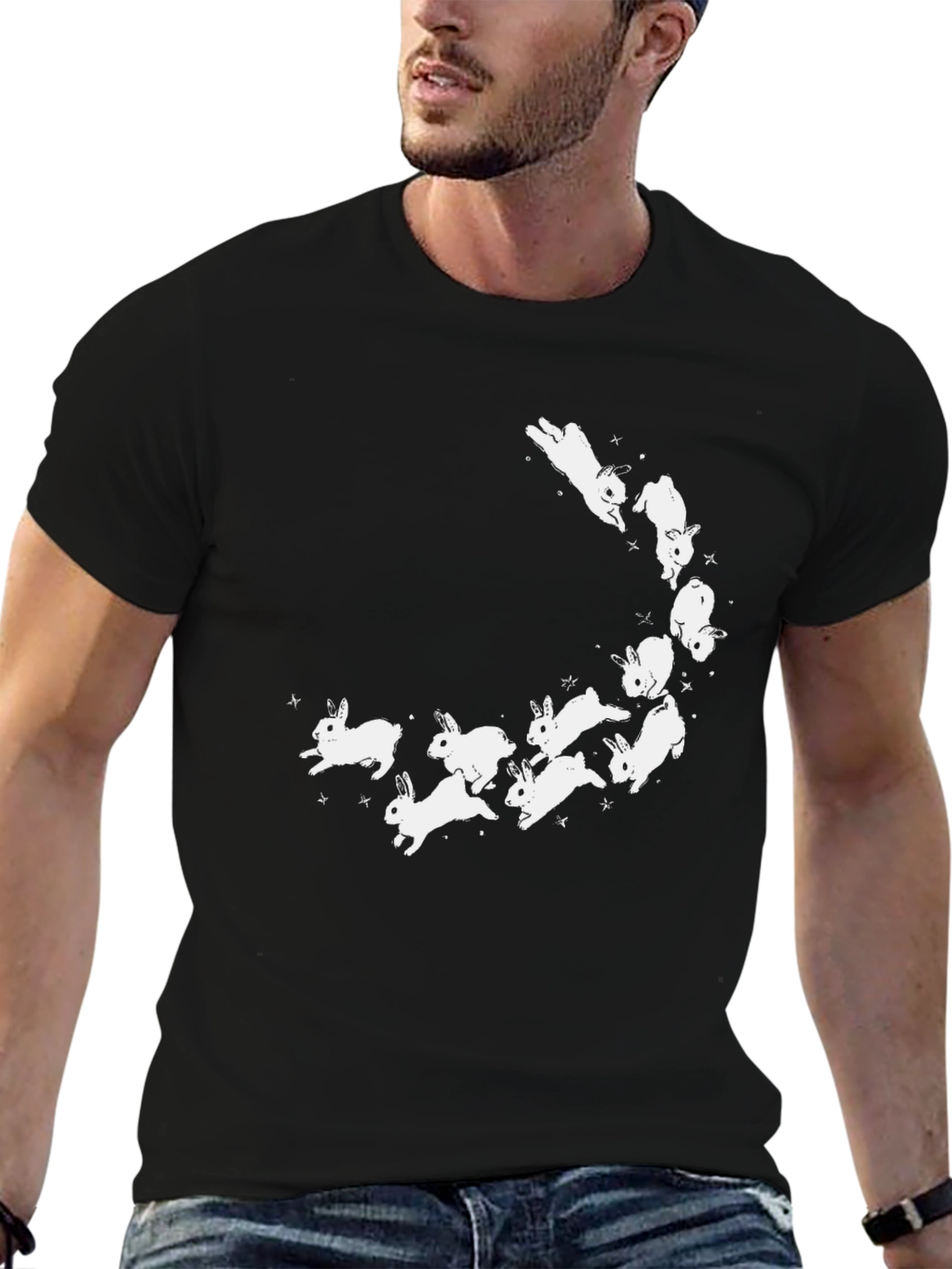 Camiseta Negra con Diseño de Conejos Blancos