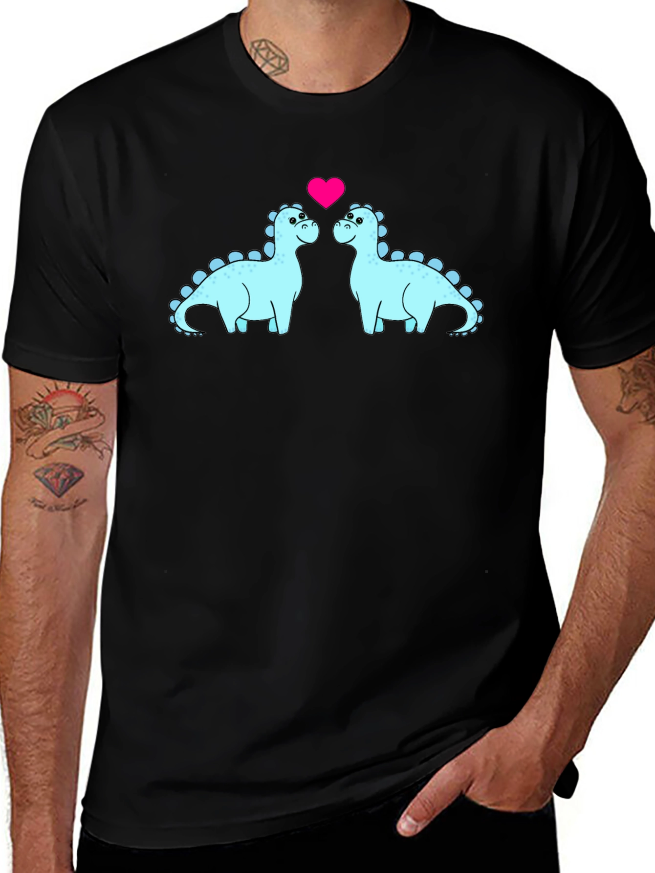 Camiseta Negra con Diseño de Dinosaurios Enamorados