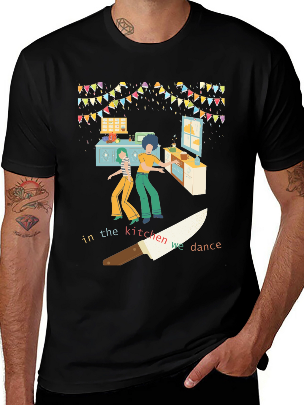 Camiseta Negra con Diseño de Cocina Bailarina