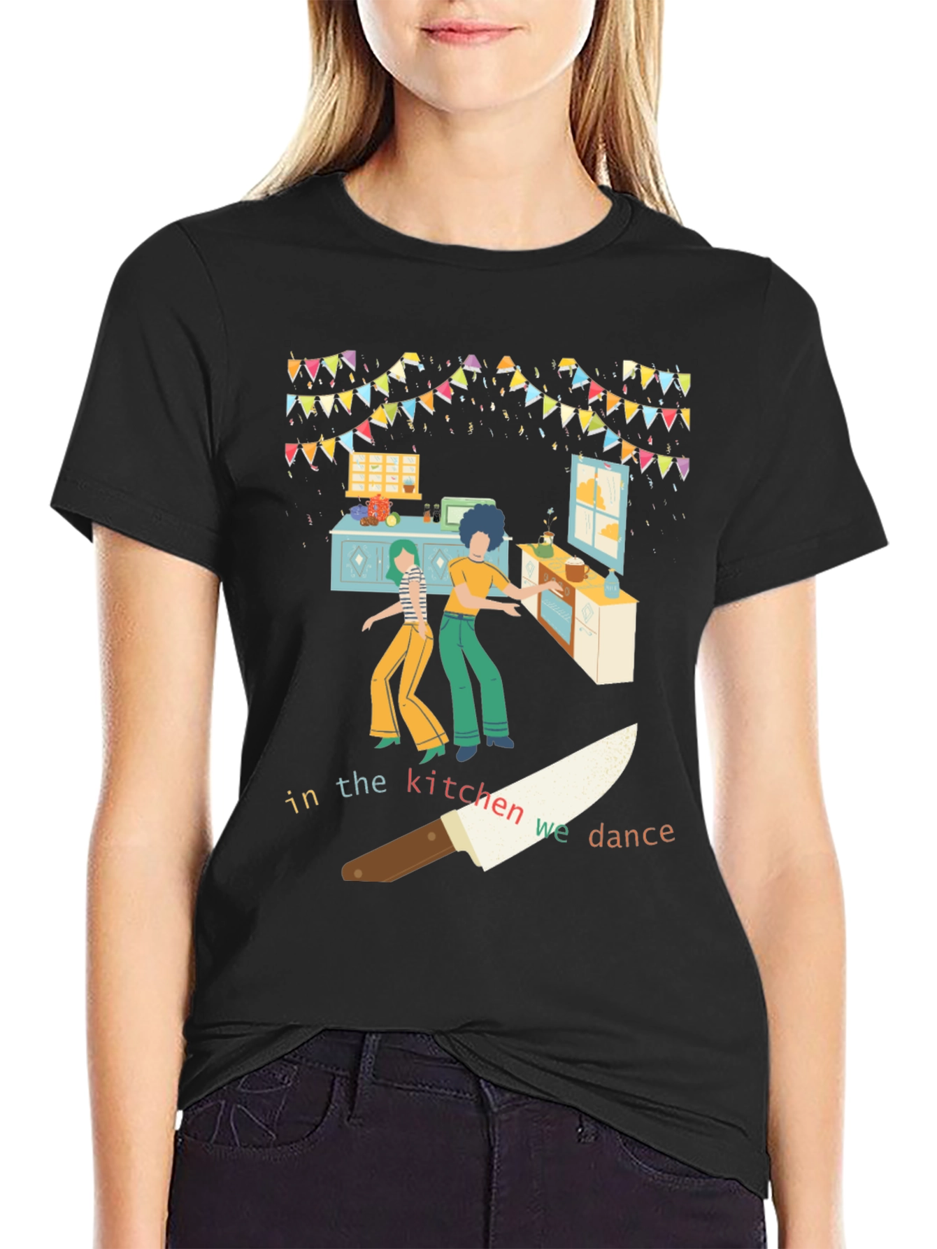 Camiseta Negra con Diseño de Cocina Bailarina