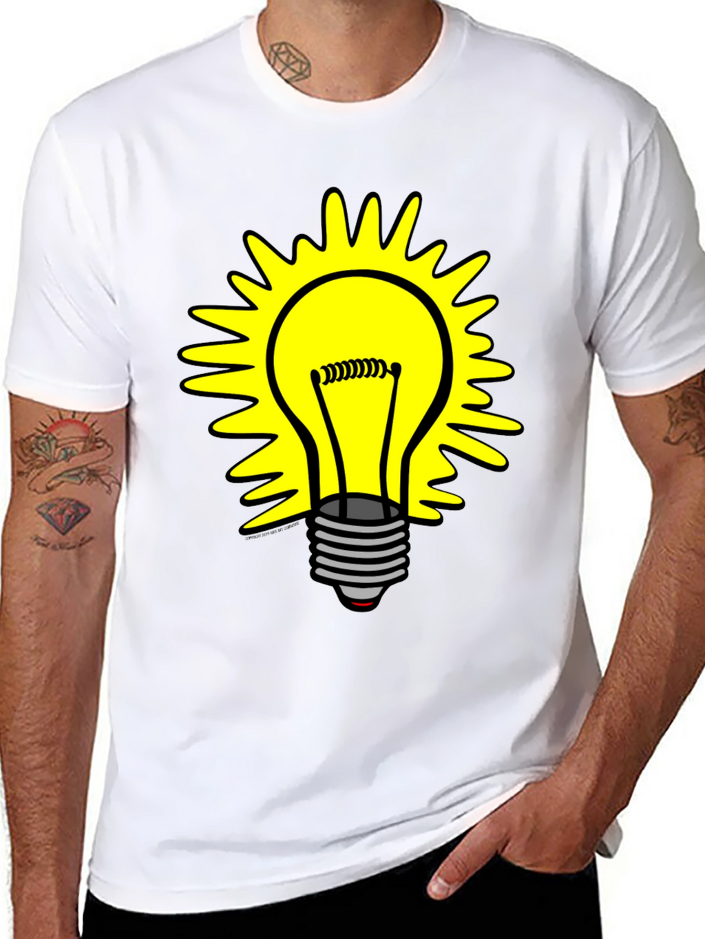 Camiseta Negra con Diseño de Bombilla Iluminada