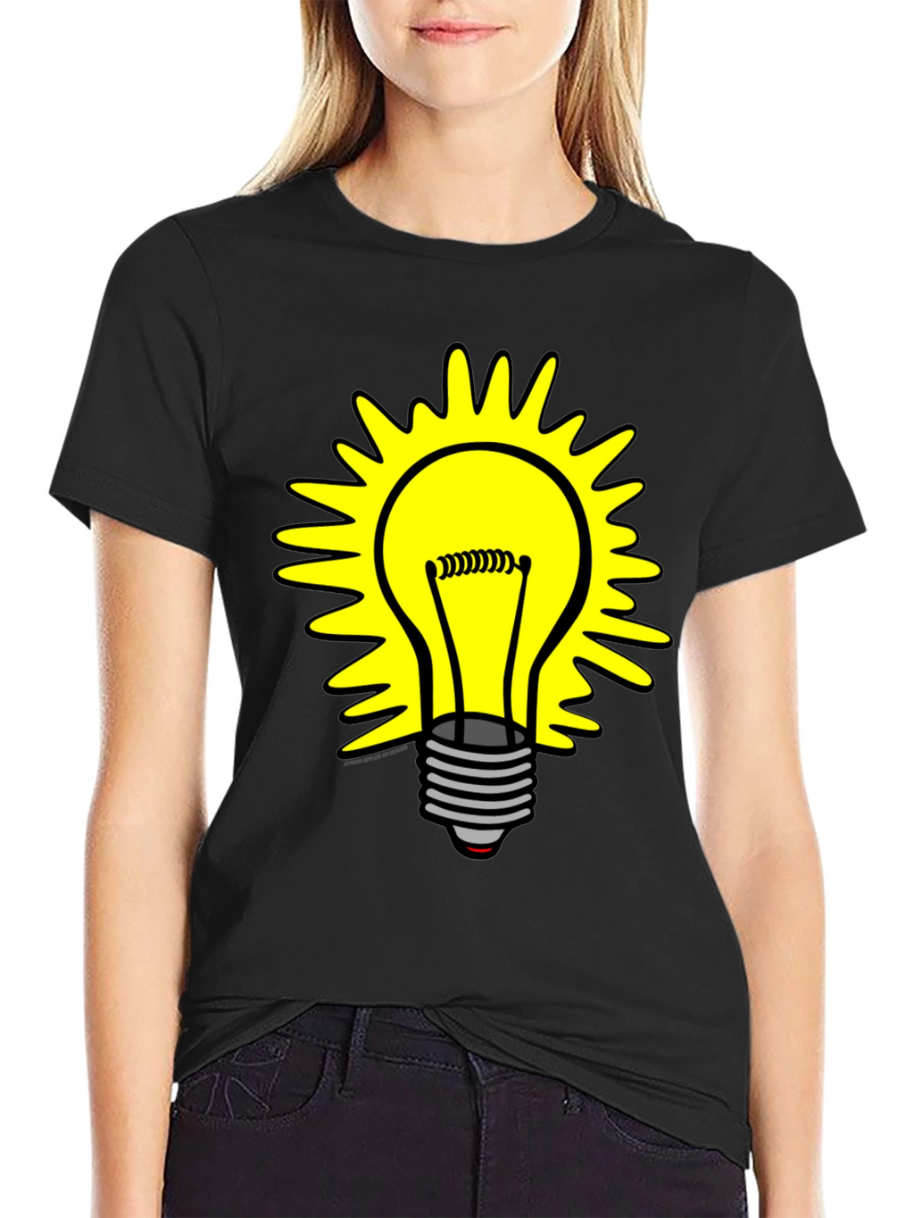Camiseta Negra con Diseño de Bombilla Iluminada