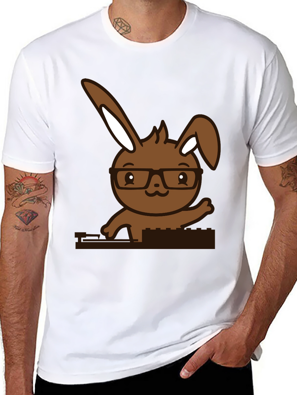 Camiseta Negra con Conejo Nerd
