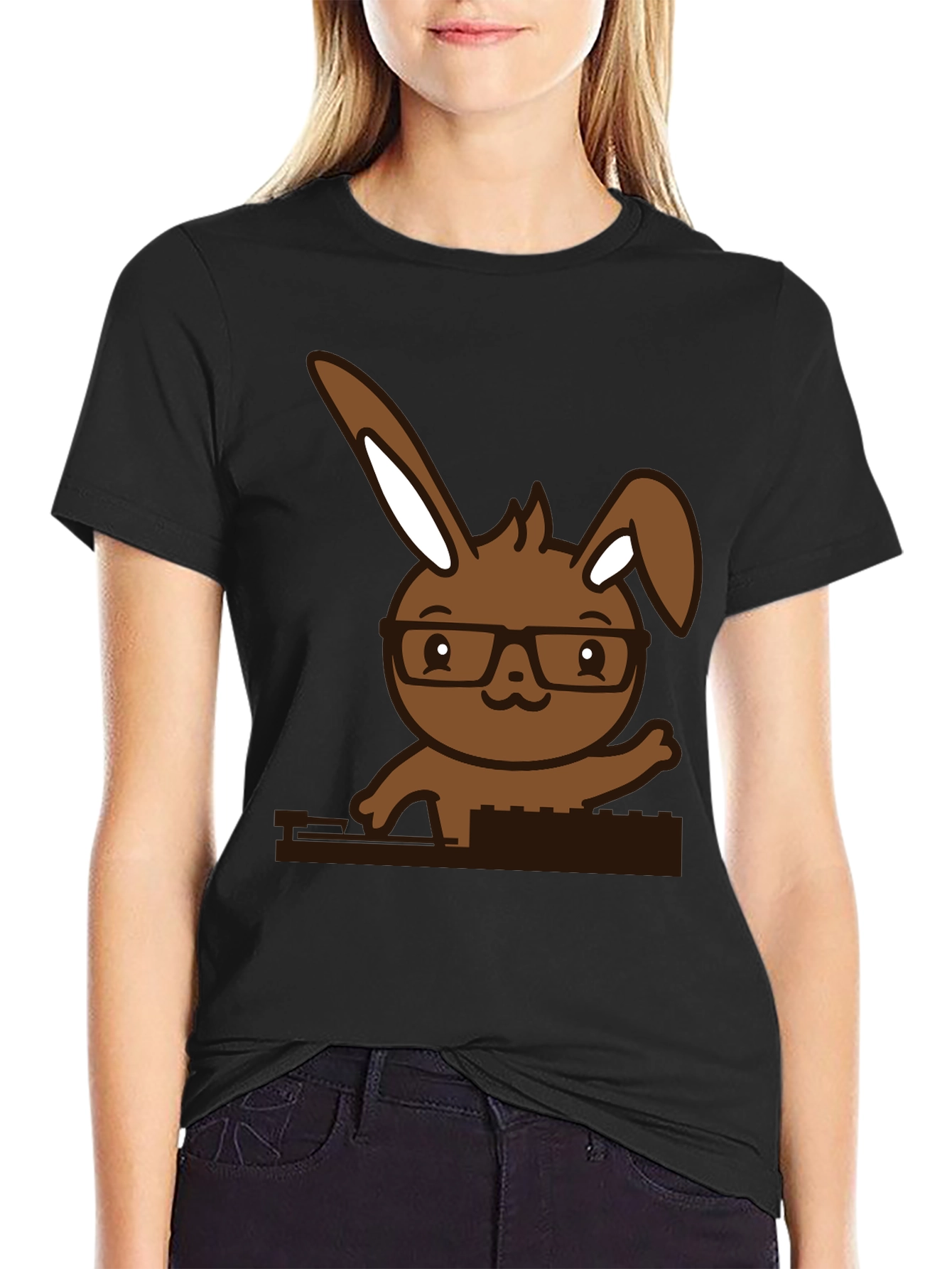 Camiseta Negra con Conejo Nerd