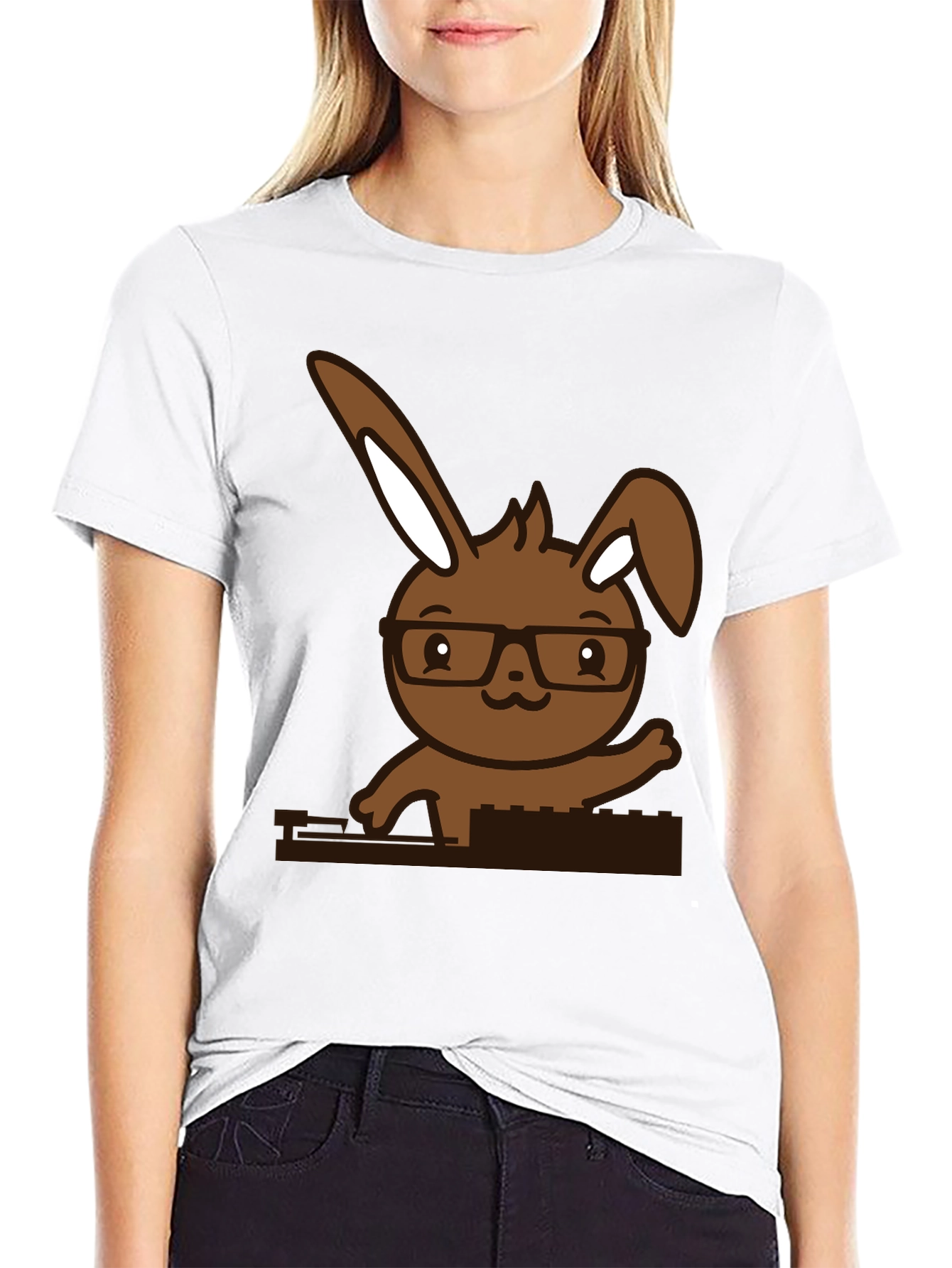 Camiseta Negra con Conejo Nerd