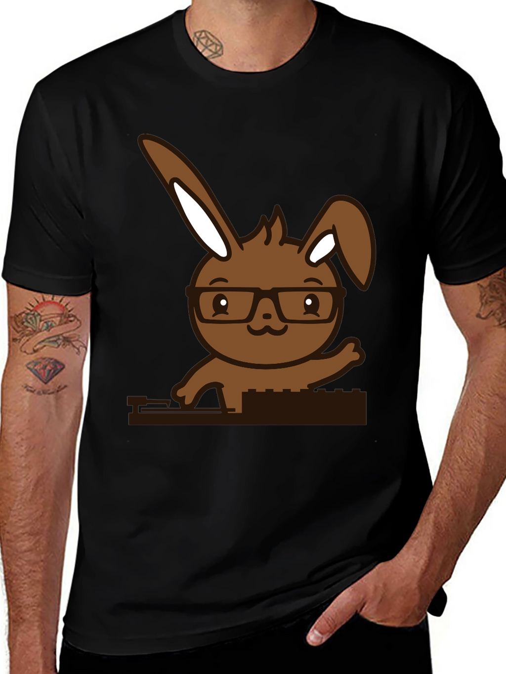 Camiseta Negra con Conejo Nerd