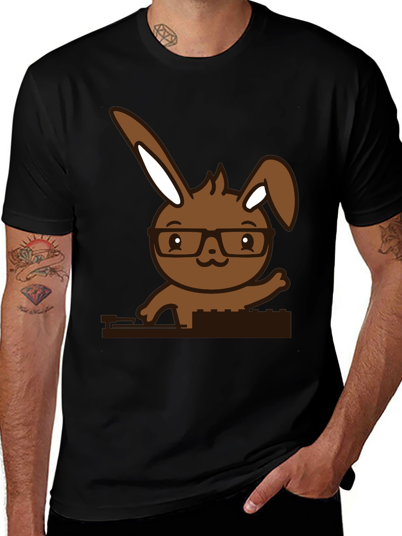Camiseta Negra con Conejo Nerd