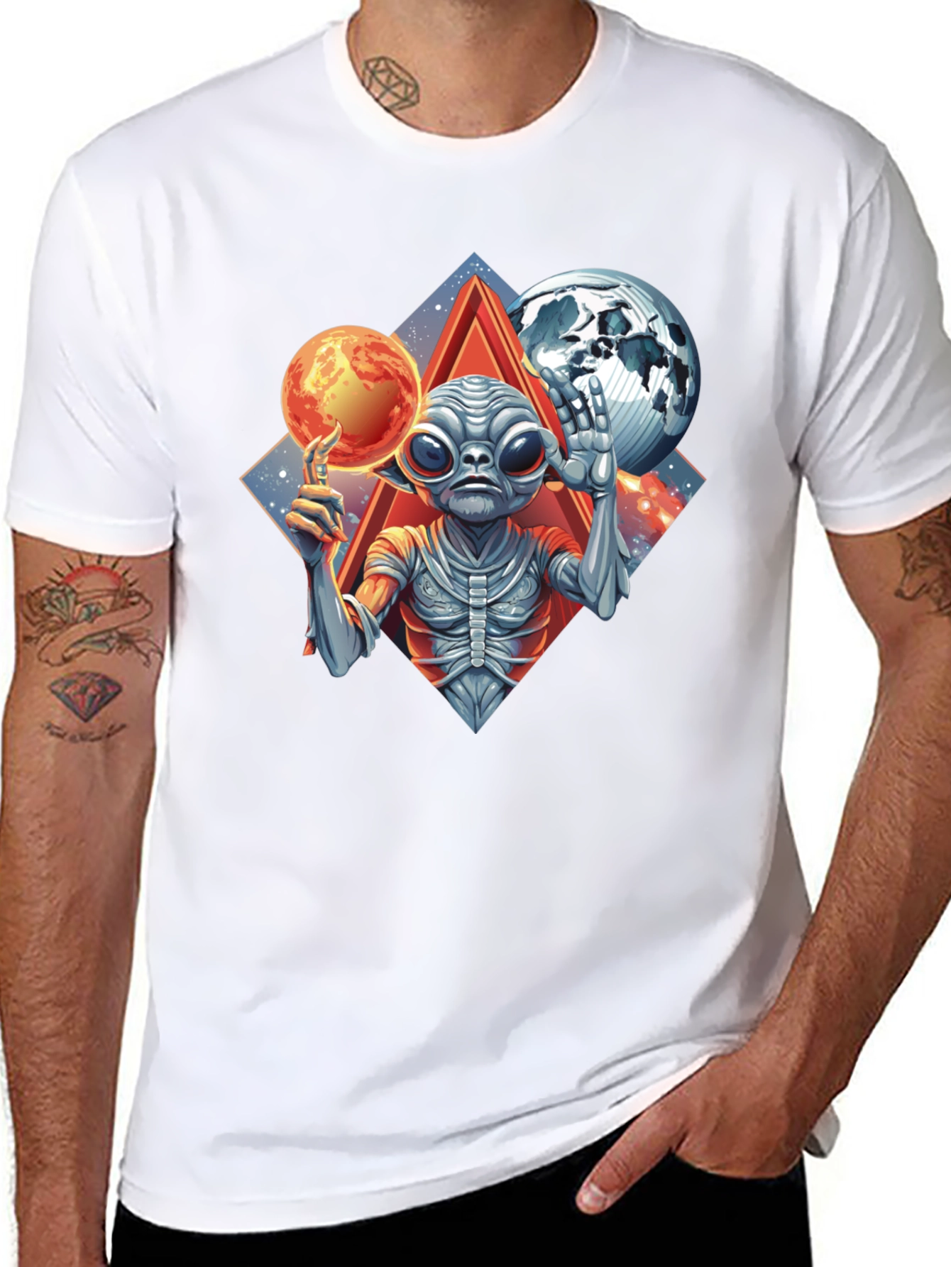 Camiseta Alienígena con Planetas
