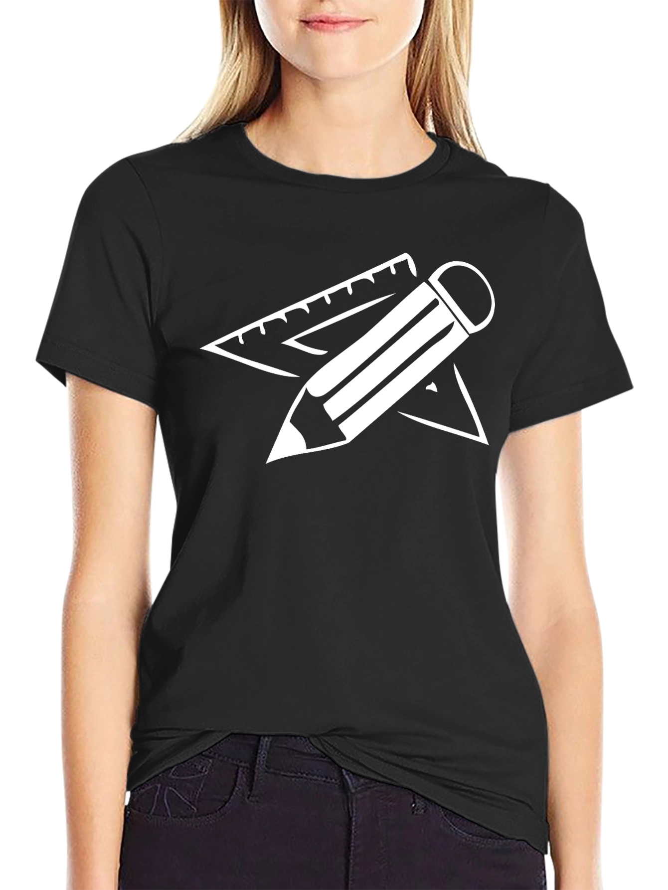 Camiseta Negra con Diseño de Lápiz y Regla