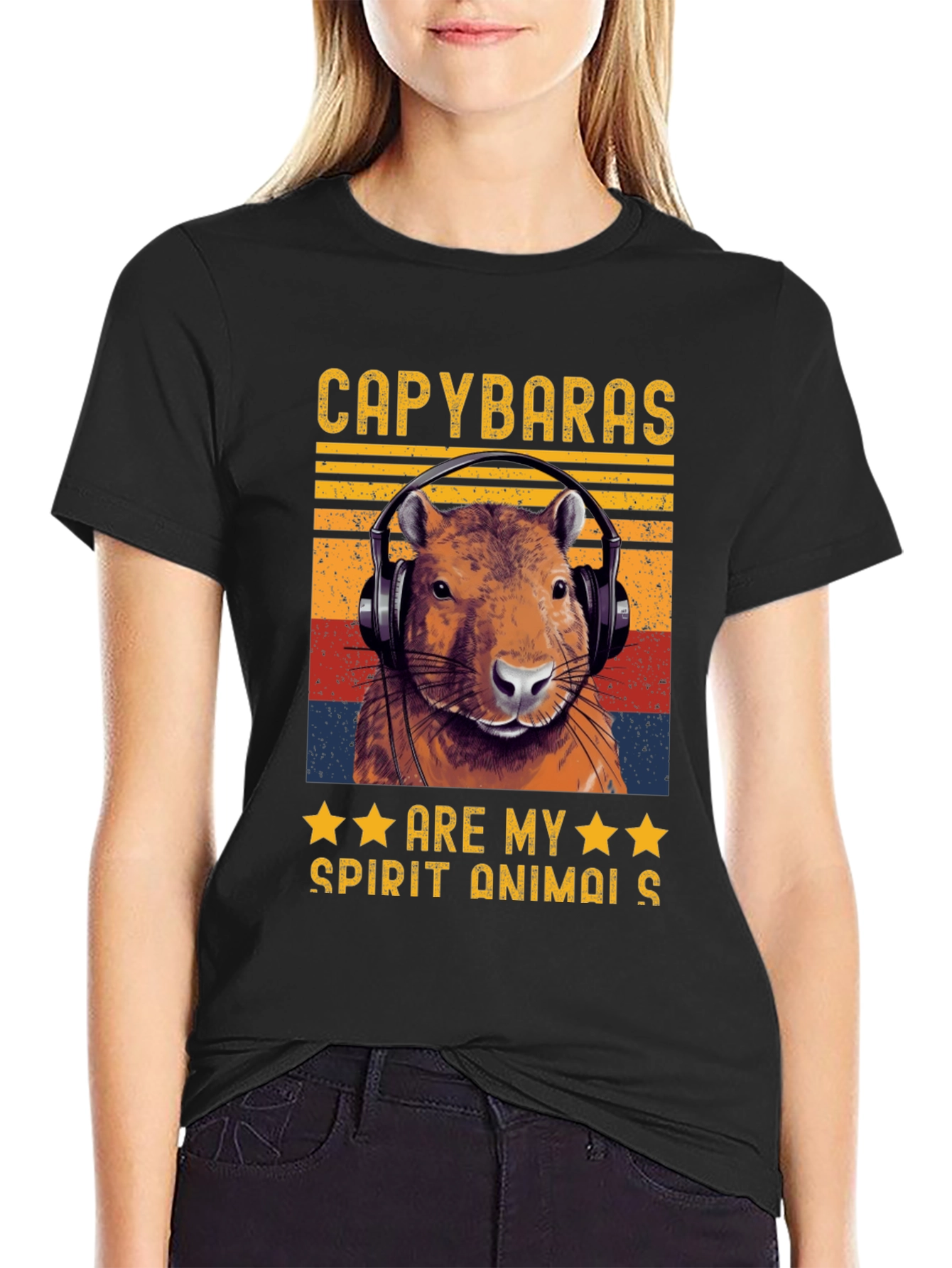 Camiseta Negra Capibara Spirit Animal Retro