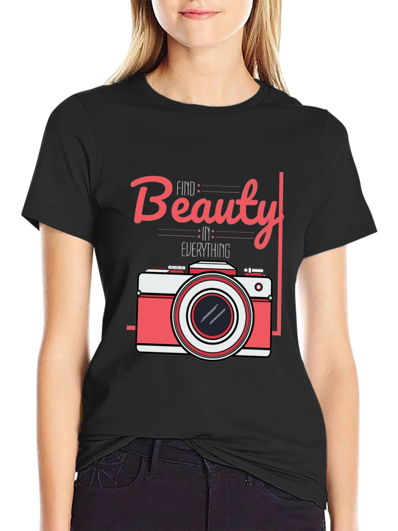 Camiseta Negra con Diseño de Cámara Fotográfica y Frase Inspiradora
