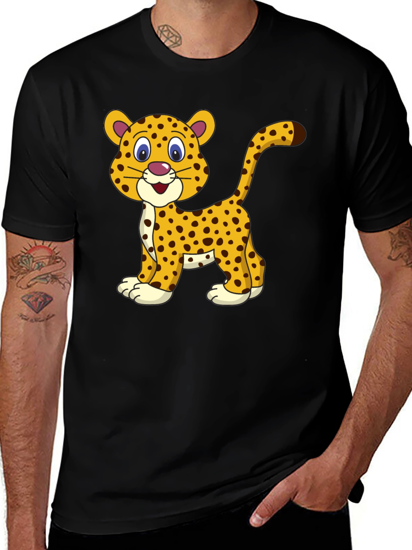 Camiseta Negra con Diseño de Leopardo Animado
