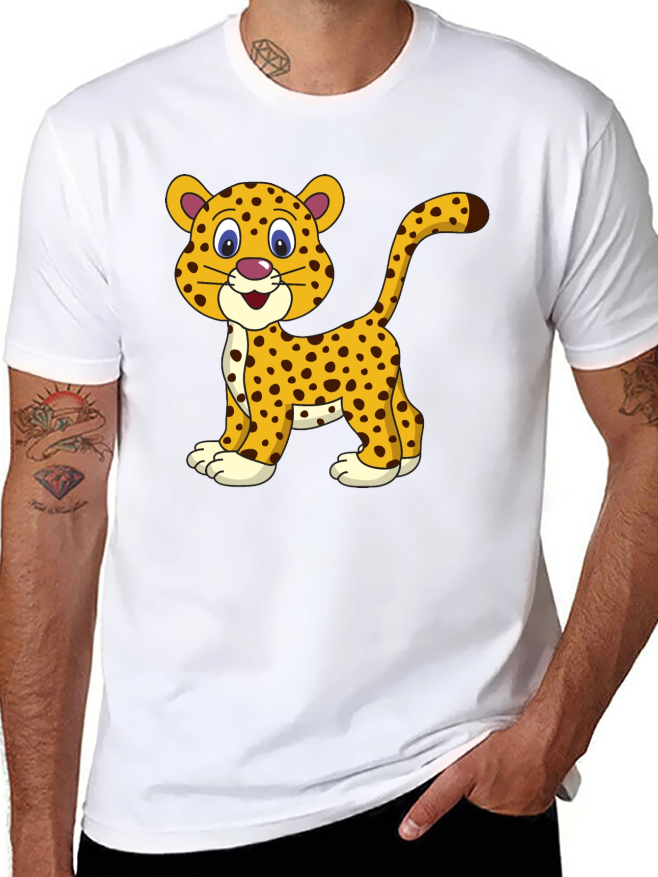 Camiseta Negra con Diseño de Leopardo Animado
