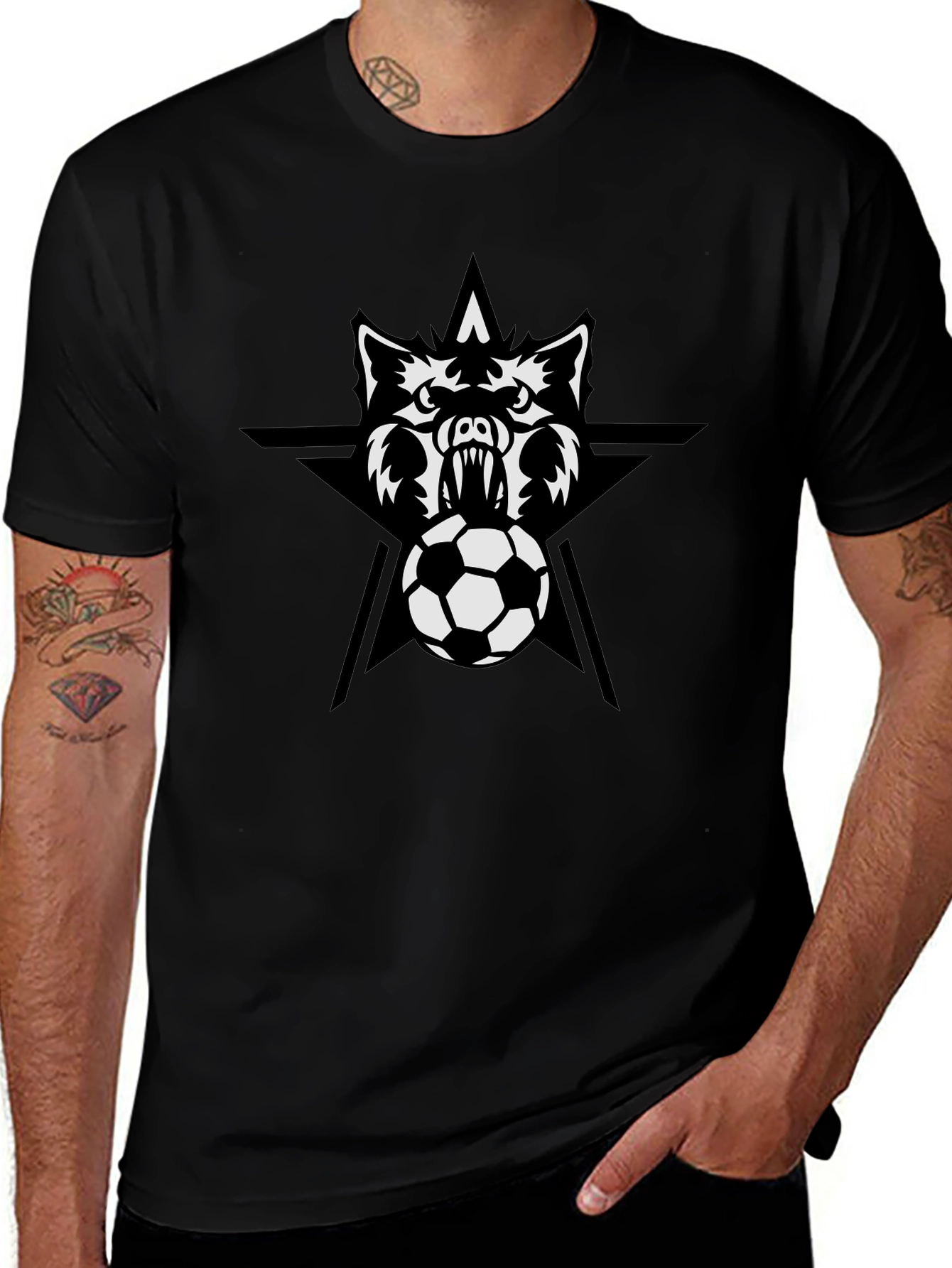 Camiseta Negra con Diseño de Lobo y Balón