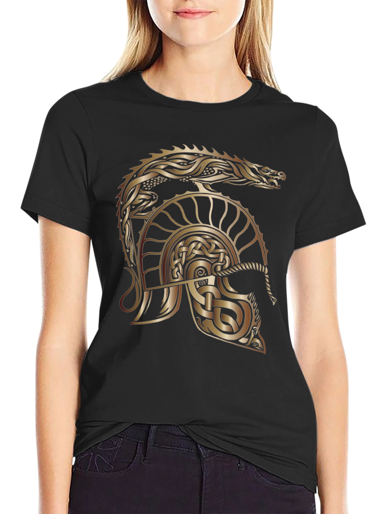 Camiseta Negra con Diseño Celta de Casco y Dragón Dorado