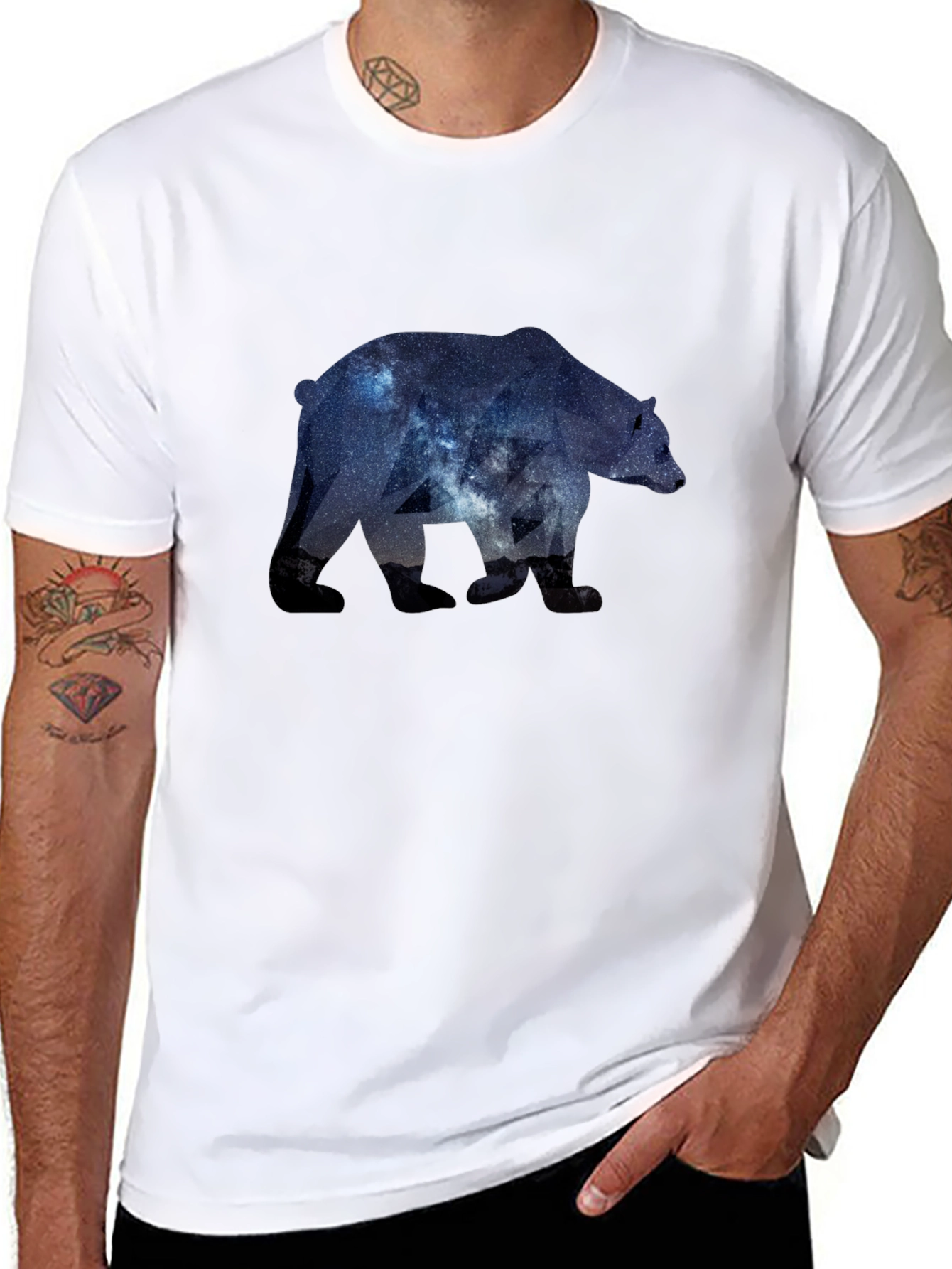 Camiseta Negra con Diseño de Oso Galáctico