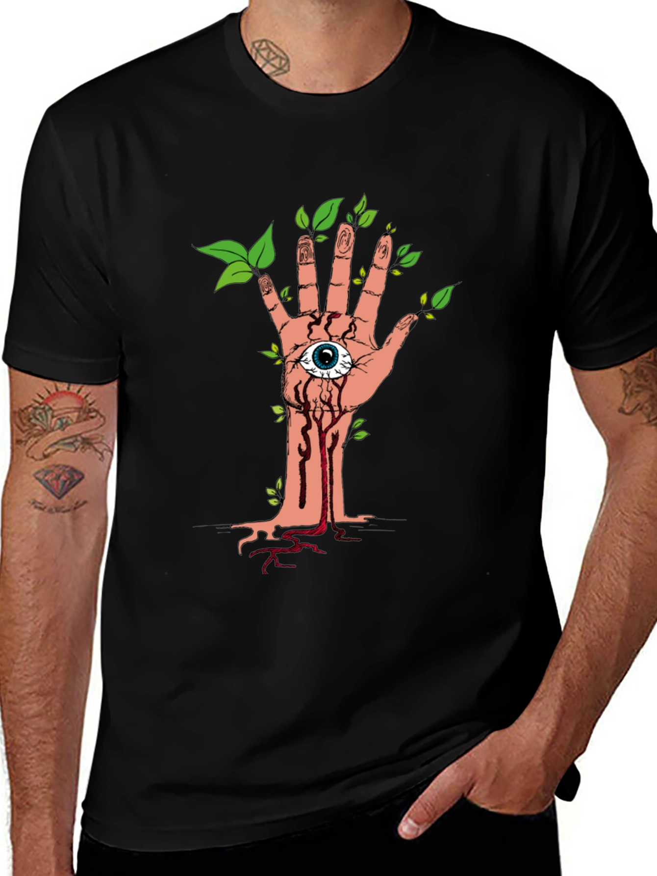 Camiseta Negra con Diseño de Mano Ojo y Naturaleza