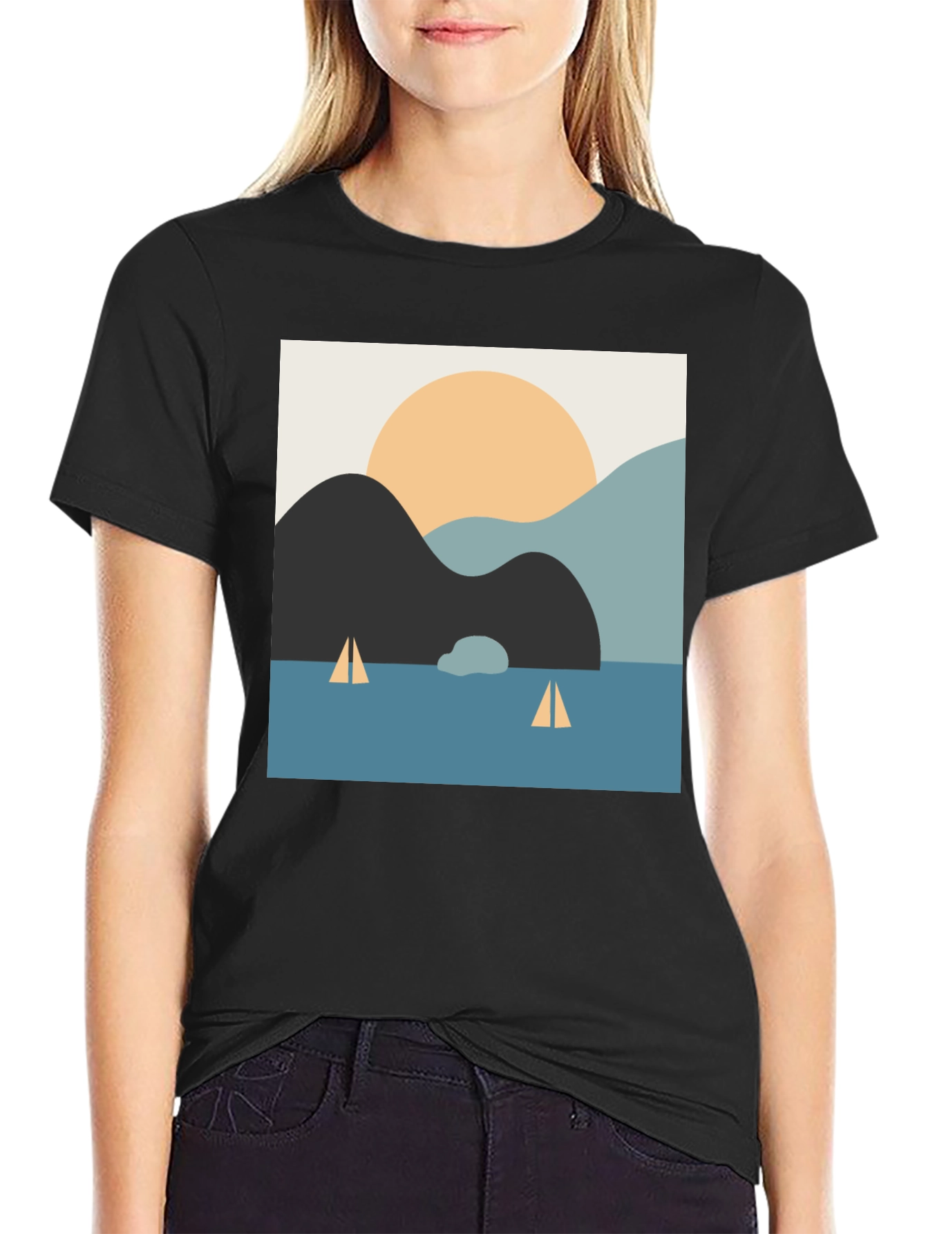 Camiseta Negra con Diseño Abstracto de Paisaje Marítimo