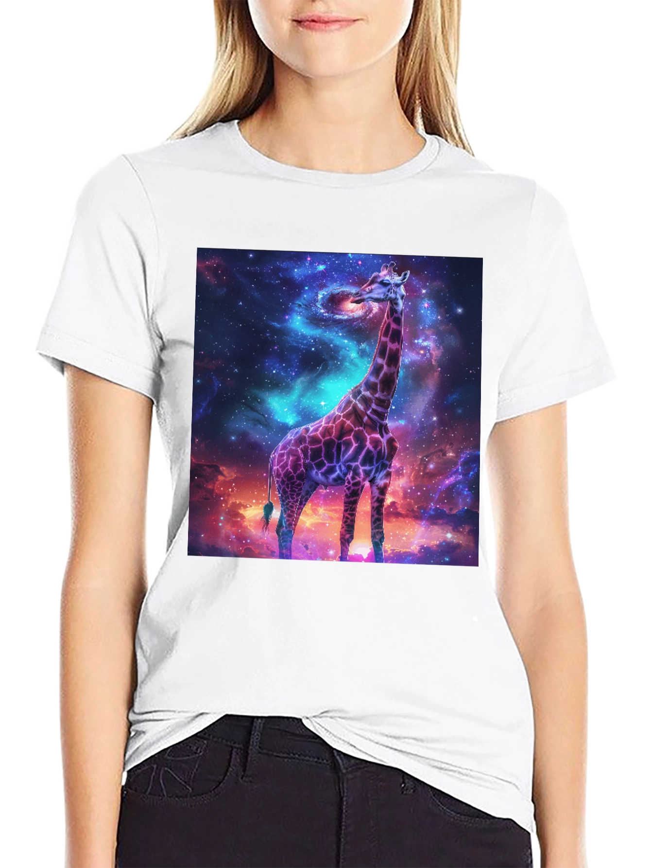 Camiseta Negra con Diseño de Jirafa Cósmica