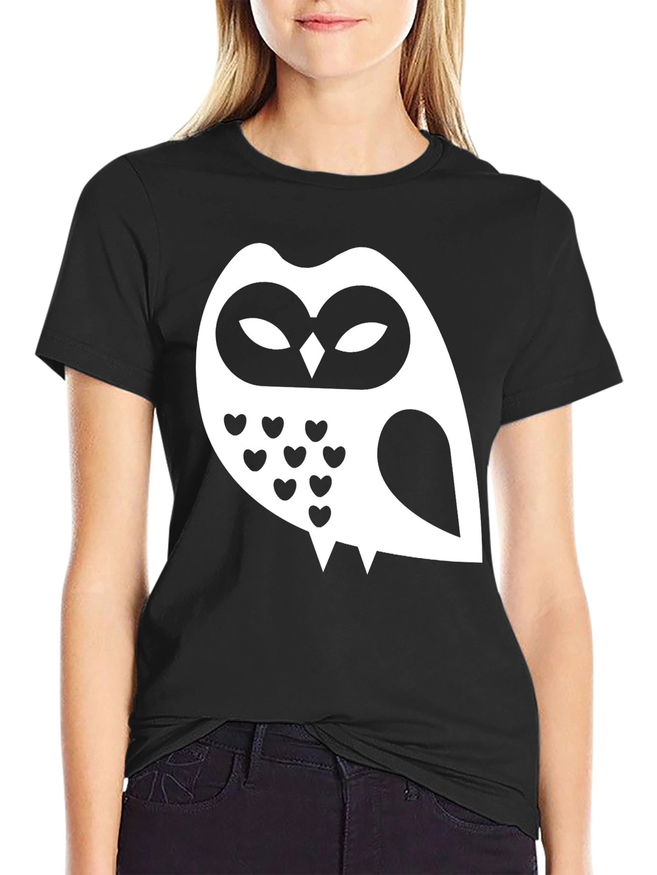 Camiseta Negra con Diseño de Búho Blanco con Corazones
