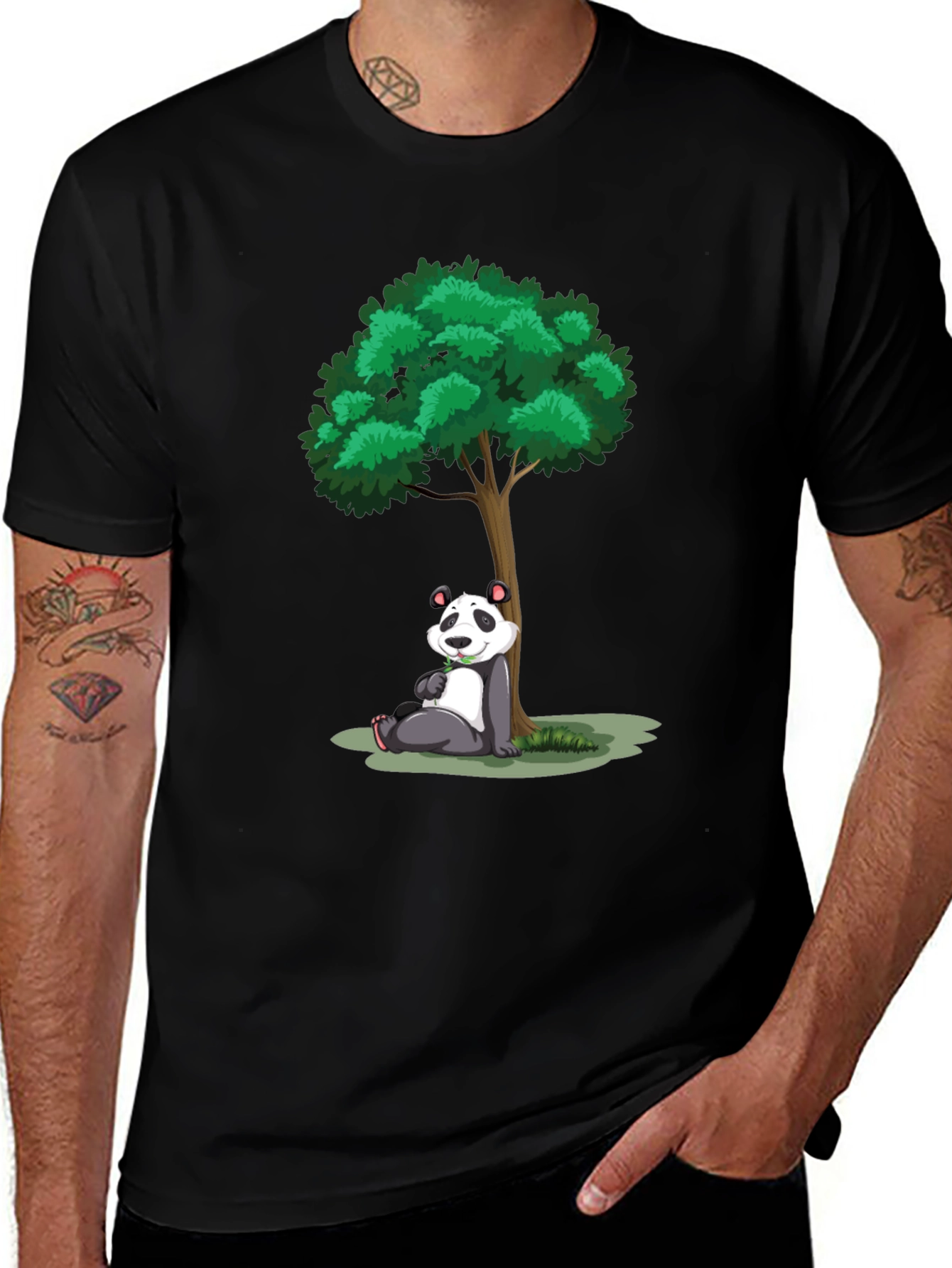 Camiseta Negra con Diseño de Panda Bajo Árbol