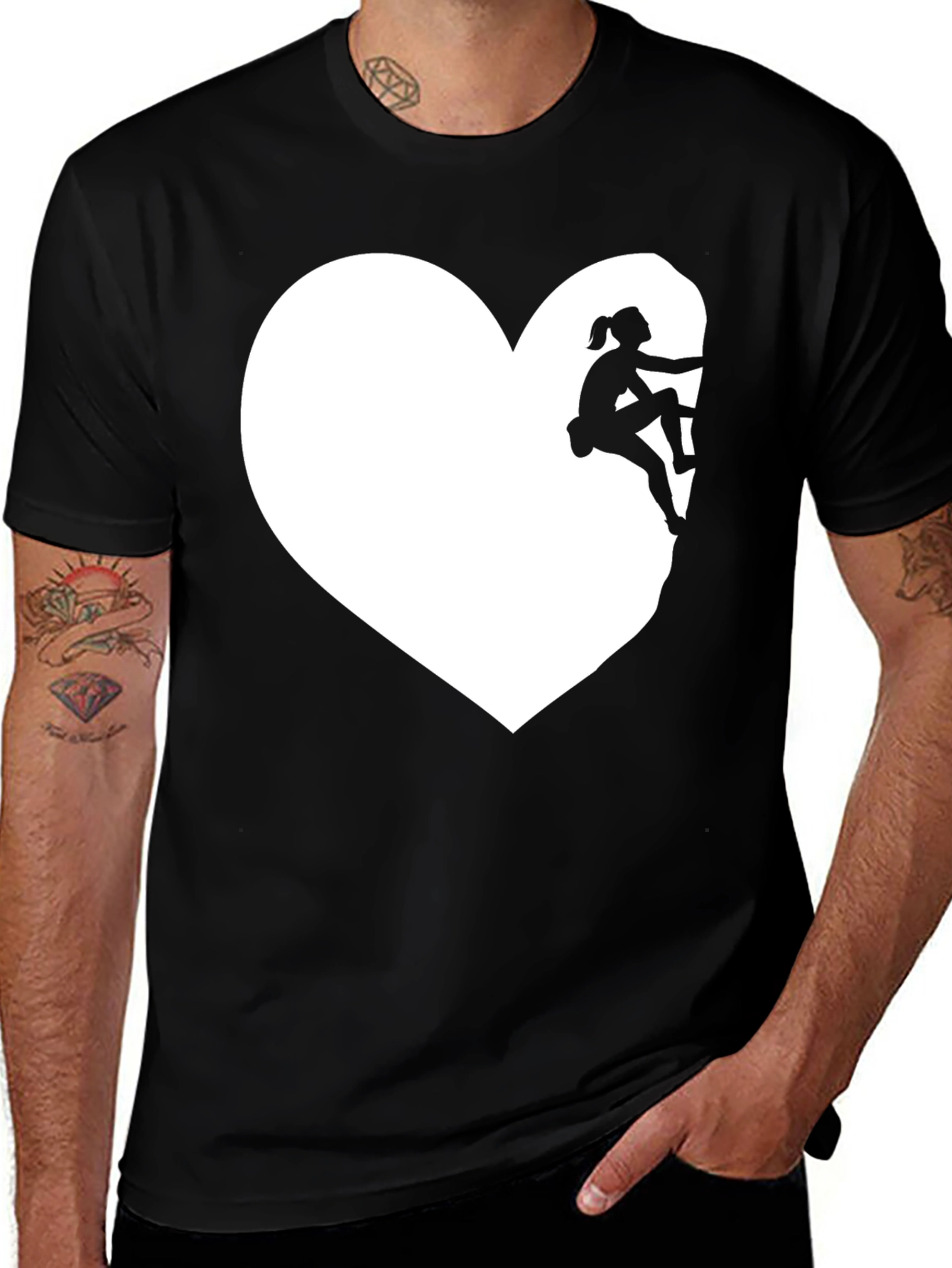 Camiseta Negra con Diseño de Corazón y Escaladora