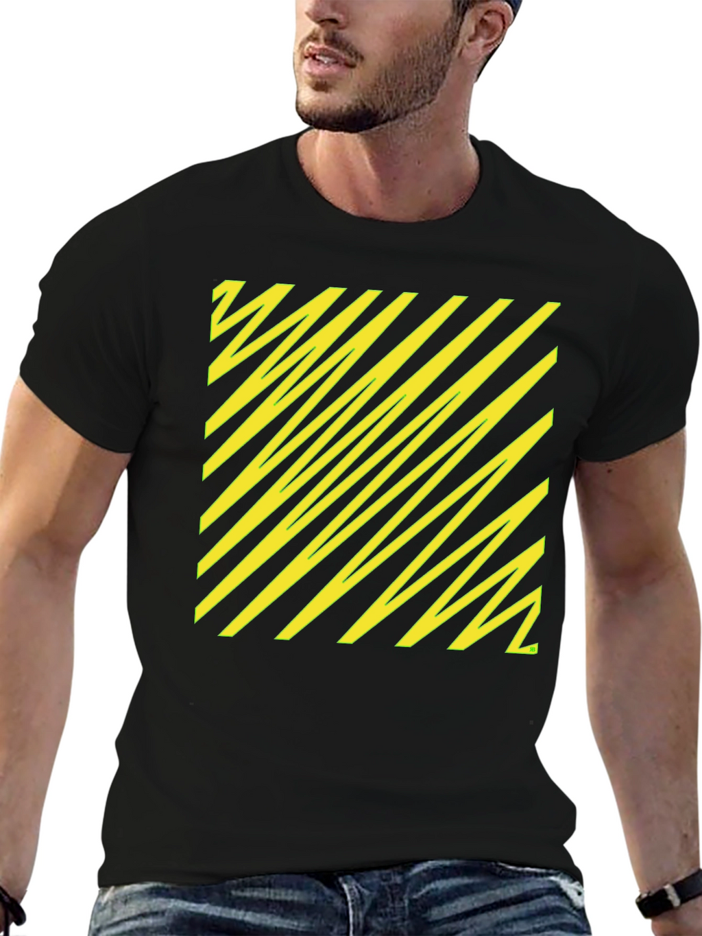 Camiseta Negra con Diseño Abstracto Amarillo