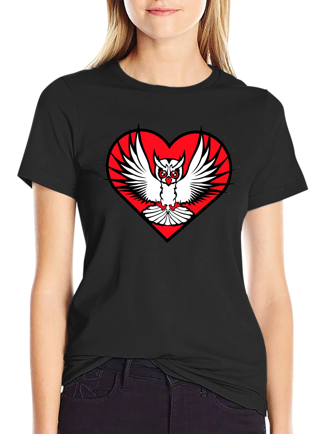 Camiseta Negra con Diseño de Búho en Corazón Rojo