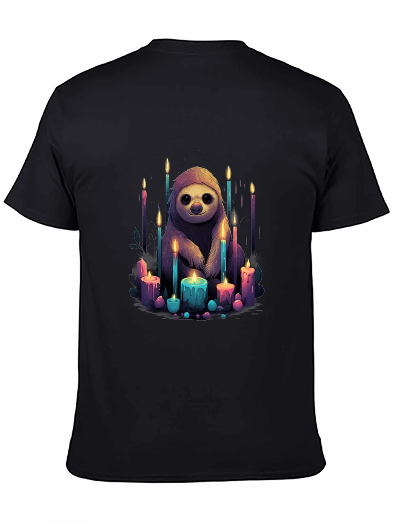 Camiseta Negra con Diseño de Perezoso y Velas