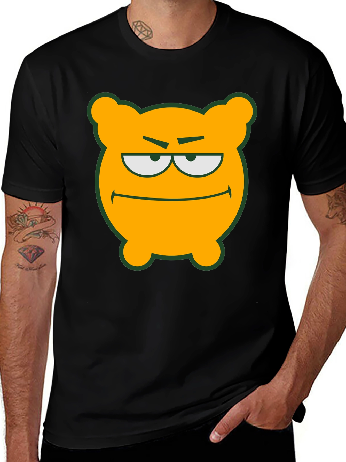Camiseta Negra con Diseño de Oso Naranja