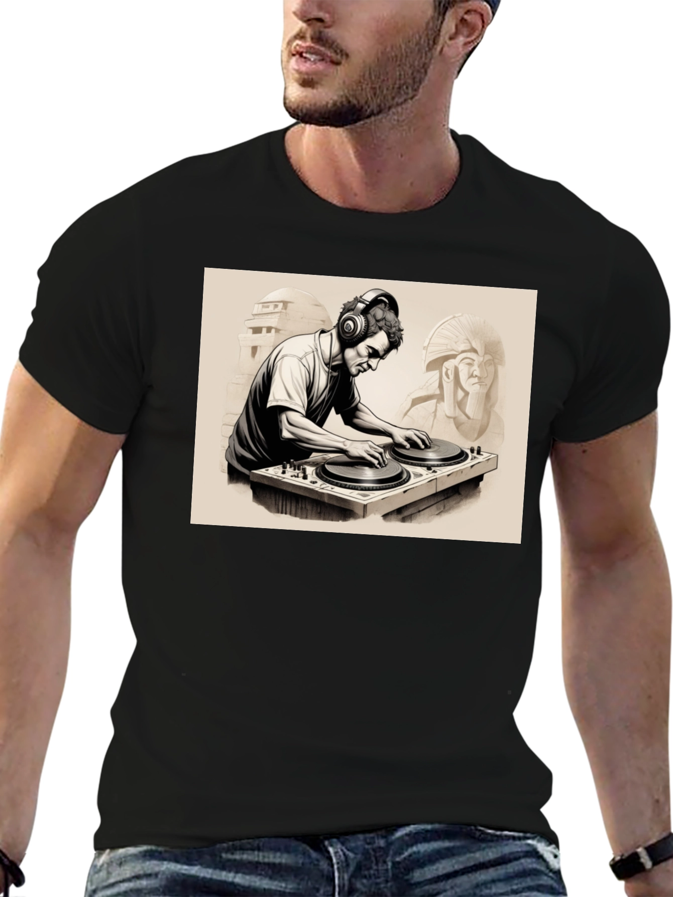 Camiseta Negra con Diseño de DJ Egipcio