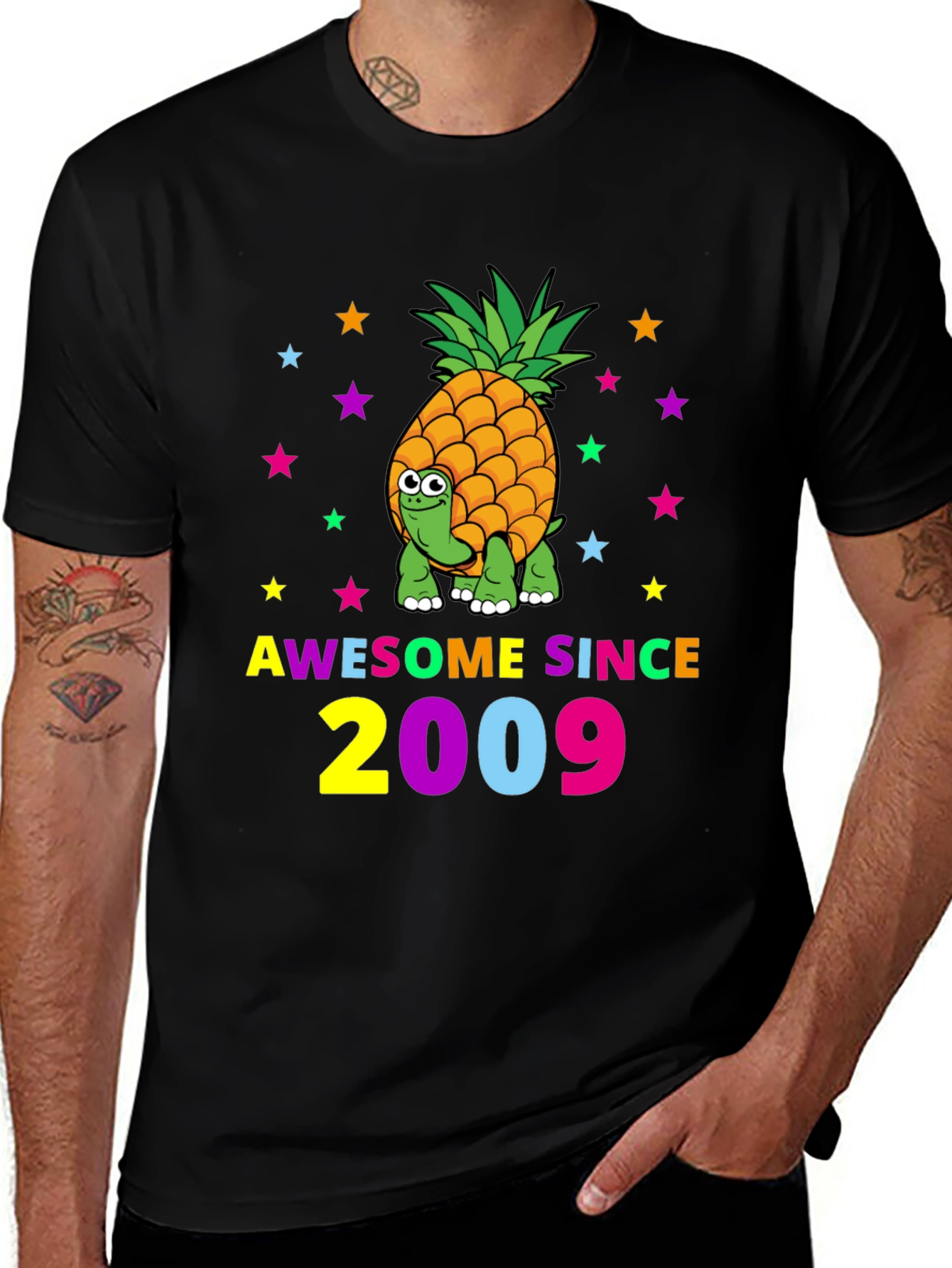 Camiseta Negra Awesome Since 2009 Piña Tortuga