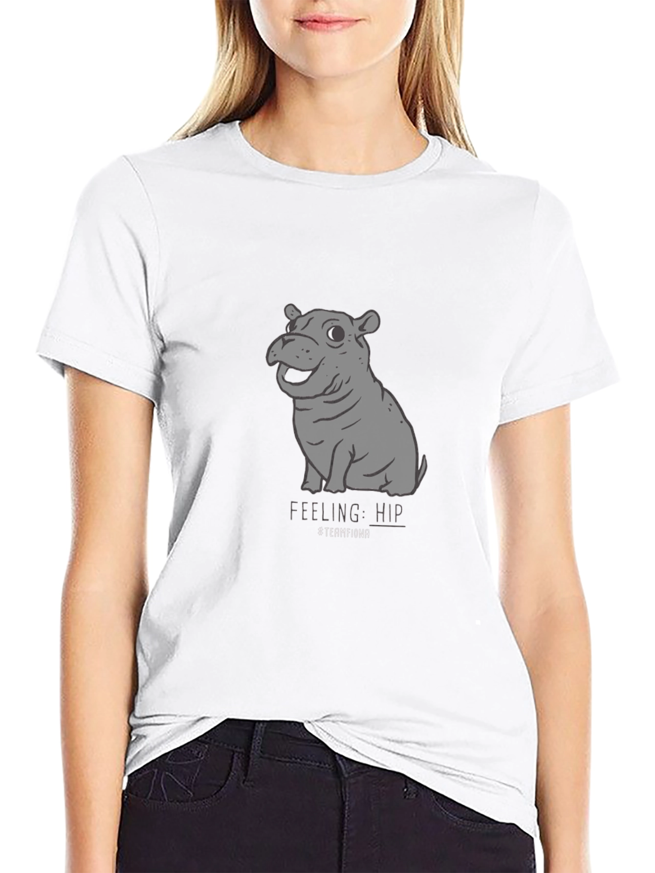 Camiseta Negra con Diseño de Hipopótamo Fiona