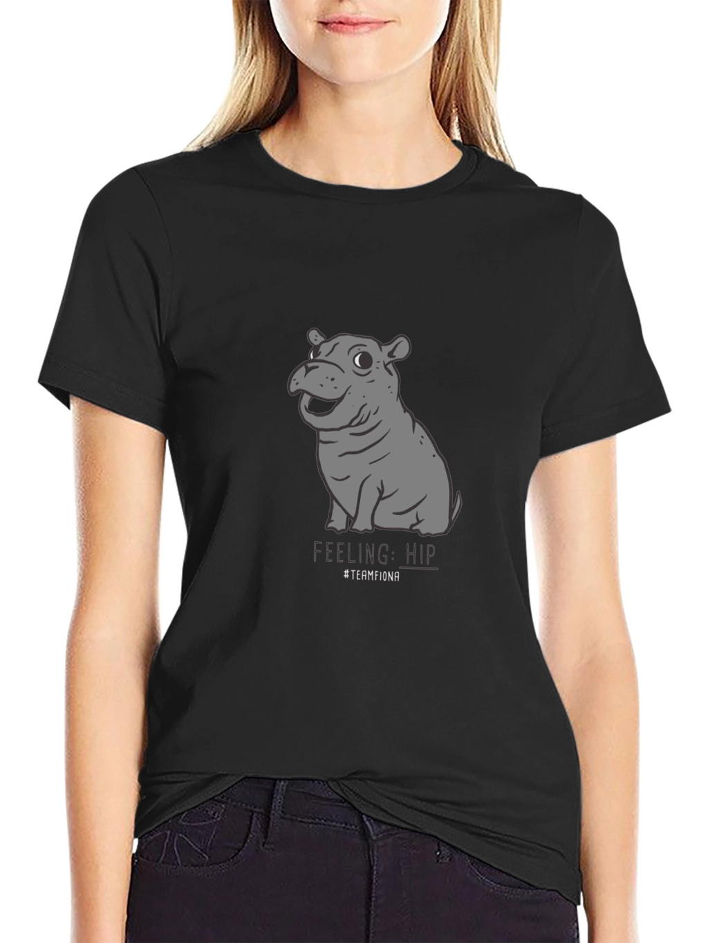 Camiseta Negra con Diseño de Hipopótamo Fiona