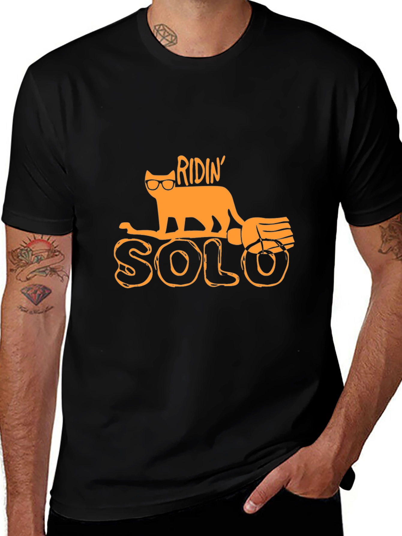 Camiseta Negra con Diseño de Gato Ridin Solo