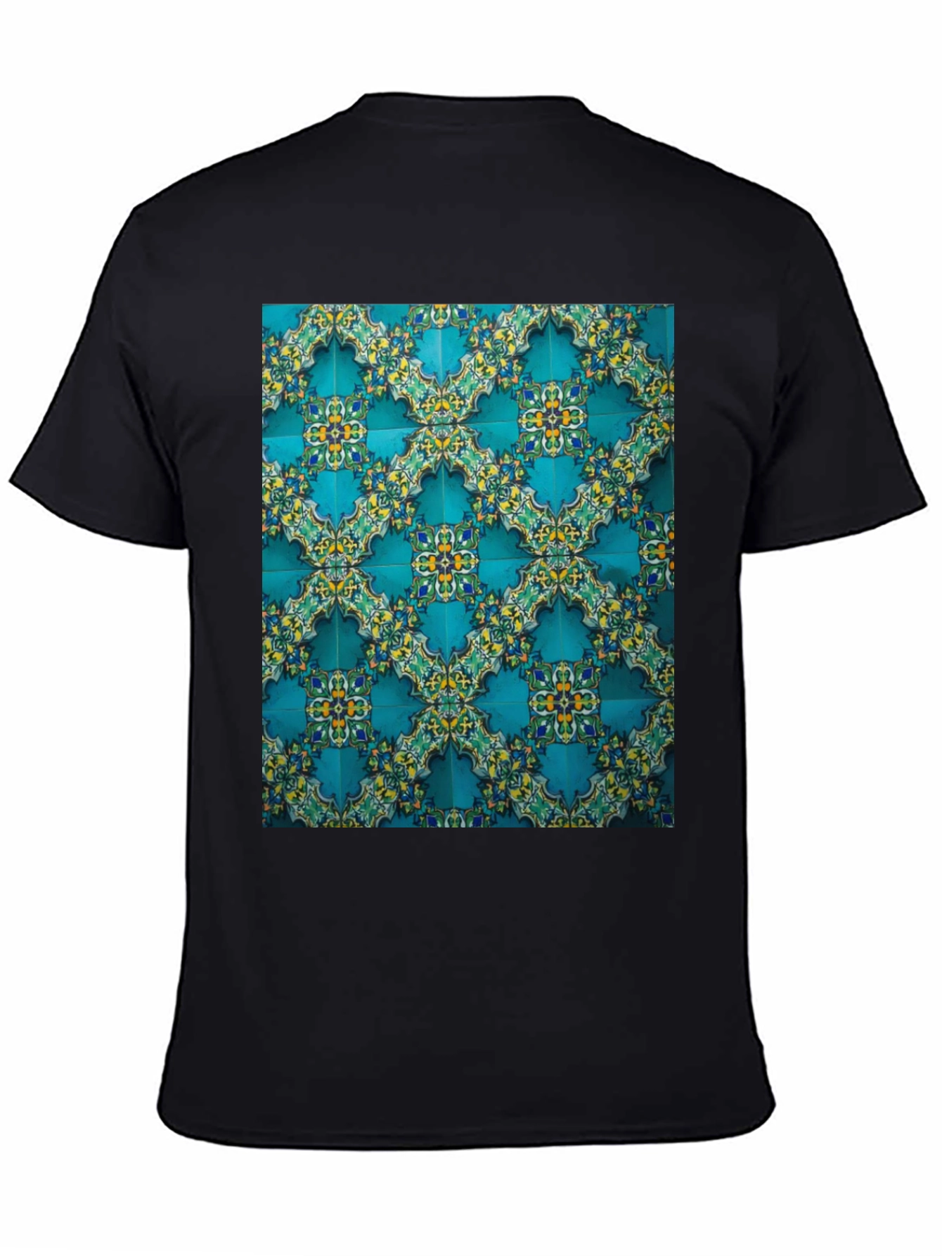 Camiseta Negra con Diseño de Azulejos Turcos