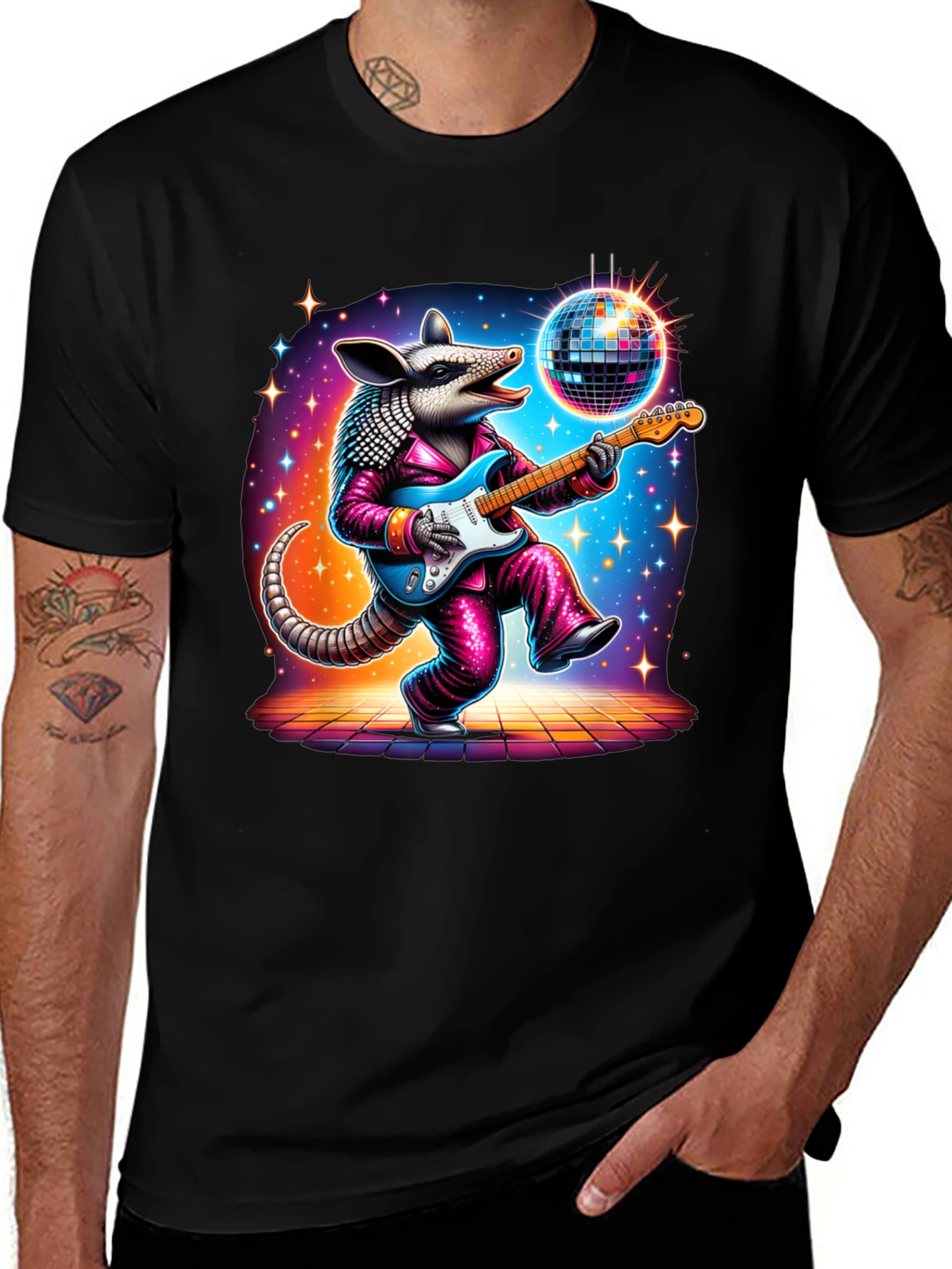 Camiseta Negra con Armadillo Disco Guitarrista